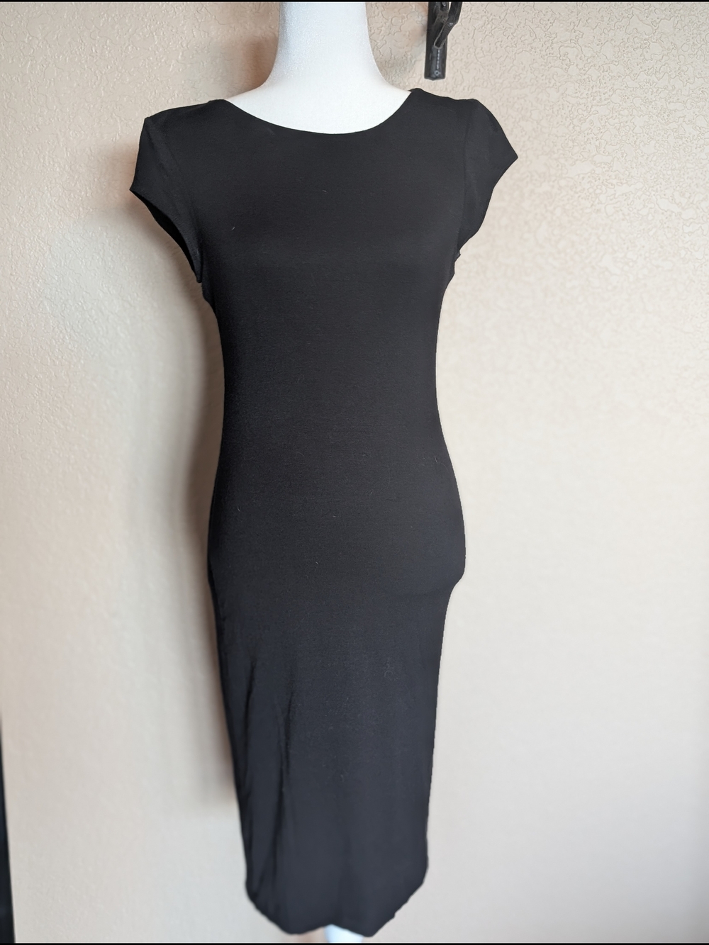 Velvet Torch Black Cap Sleeve Midi Bodycon Dress